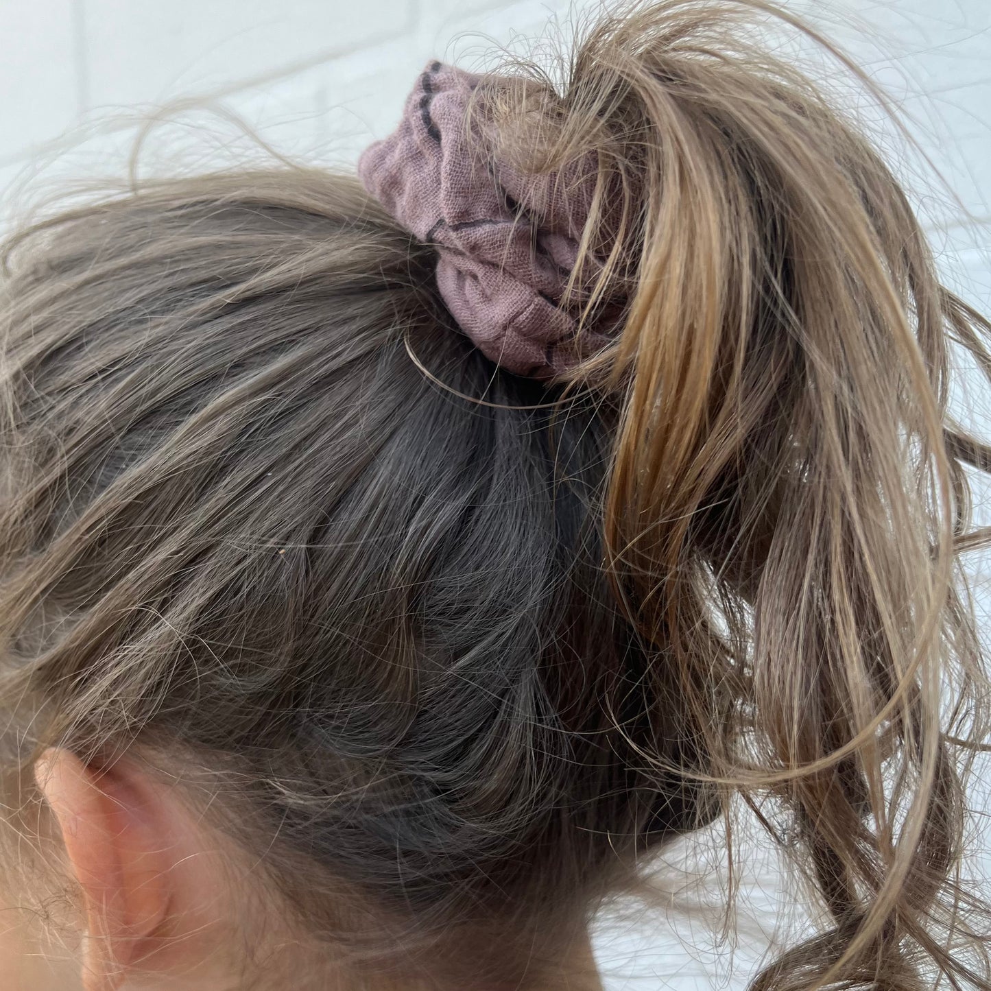 SCRUNCHIE, MAROON