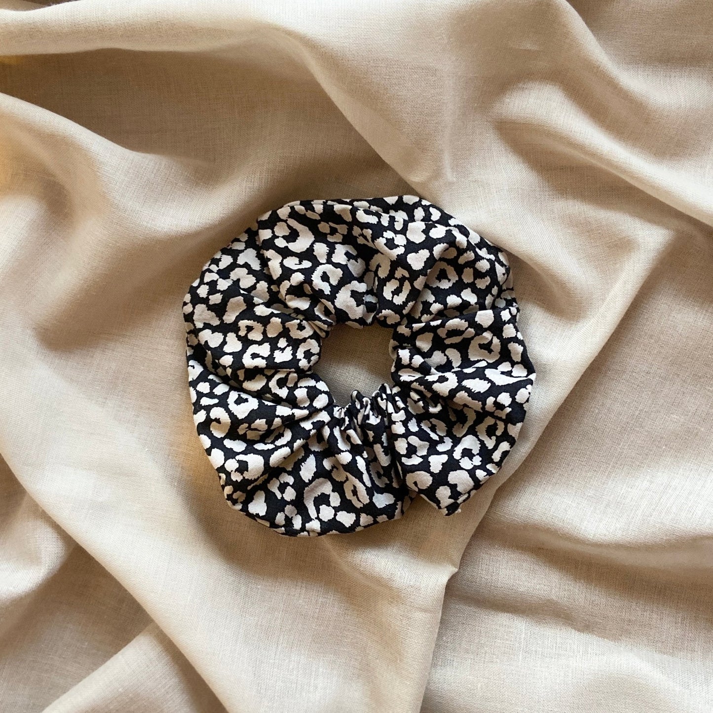 SCRUNCHIE - LEOcamiro shop & studioHannah & Isa