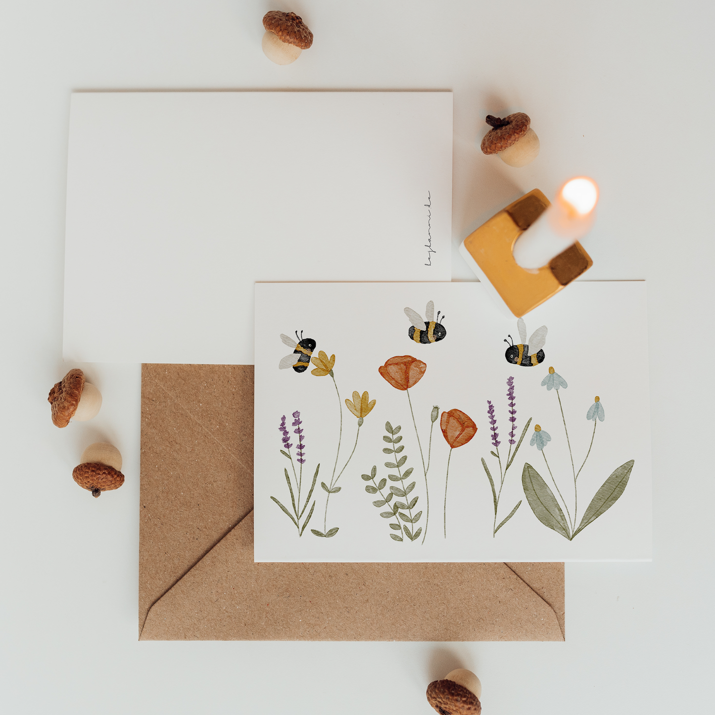 POSTKARTE, WIESENBLUMEN UND HUMMELN