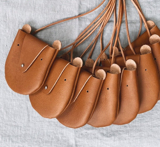KLEINE LEDERTASCHE, BÄRhannahundisaMinuk