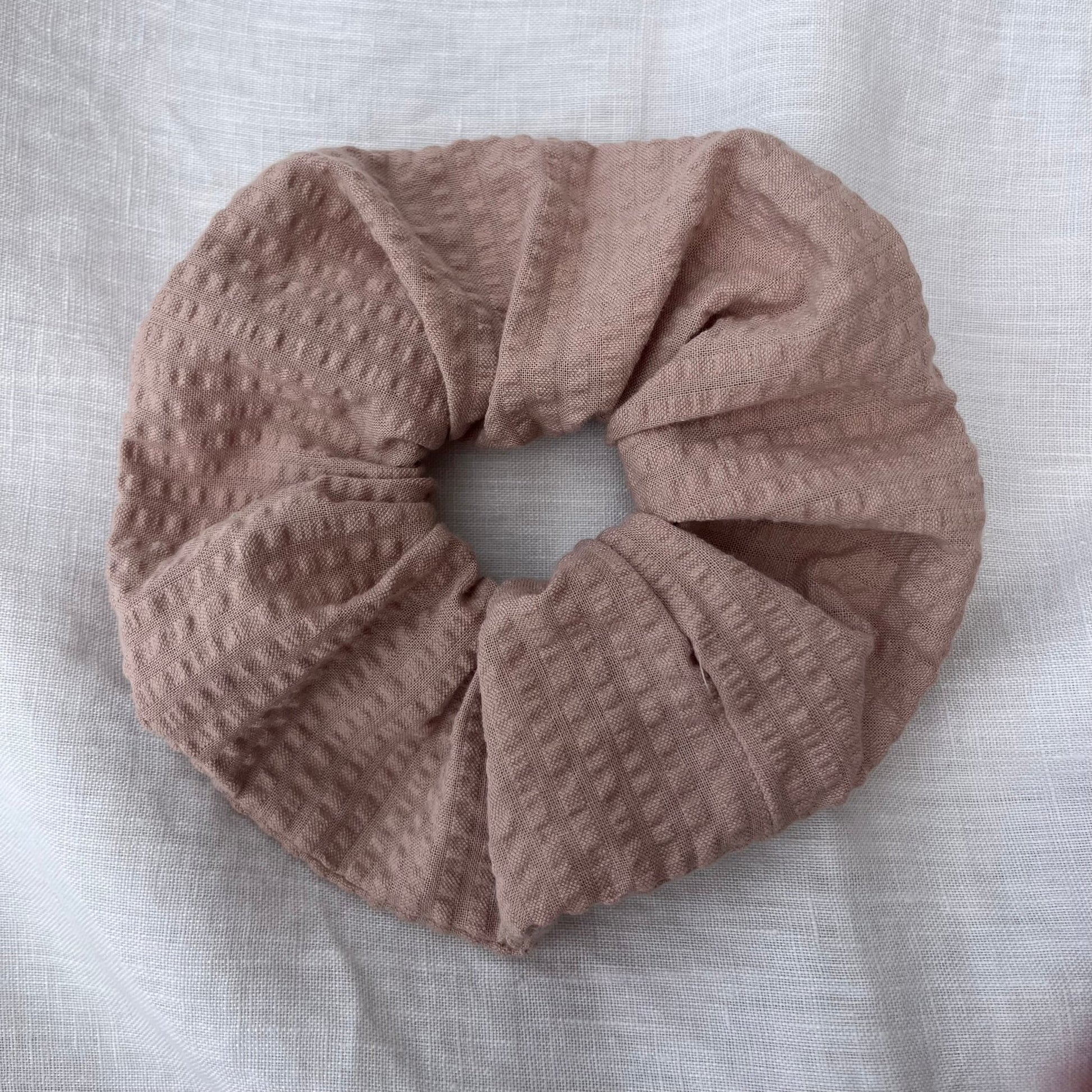 SCRUNCHIE - BEIGEcamiro shop & studioHannah & Isa